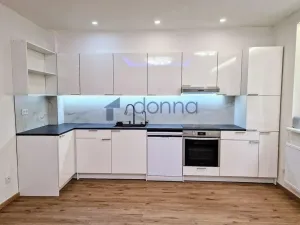 Pronájem bytu 2+kk, Praha, Humpolecká, 43 m2