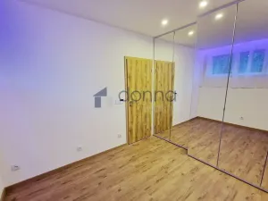 Pronájem bytu 2+kk, Praha, Humpolecká, 43 m2
