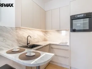 Pronájem bytu 2+1, Praha - Vinohrady, Korunní, 67 m2