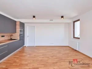 Pronájem bytu 2+kk, Praha - Dolní Chabry, Ústecká, 59 m2