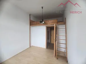 Pronájem atypického bytu, Chomutov, náměstí Dr. Beneše, 155 m2