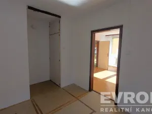 Pronájem bytu 3+1, Praha - Troja, Svídnická, 75 m2
