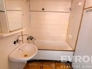 Pronájem bytu 3+1, Praha - Troja, Svídnická, 75 m2