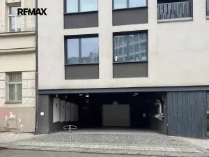 Prodej garážového stání, Praha - Smíchov, Holečkova, 13 m2