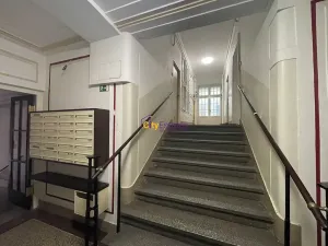 Prodej bytu 2+1, Praha - Holešovice, V háji, 57 m2