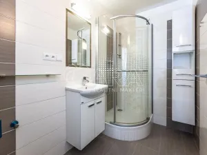 Pronájem bytu 3+1, Praha - Kobylisy, Kaňkovského, 68 m2