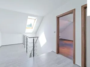 Prodej rodinného domu, Ostrov, 211 m2