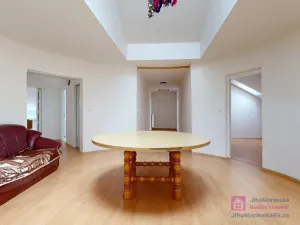 Pronájem bytu 5+1, Vracov, náměstí Míru, 233 m2