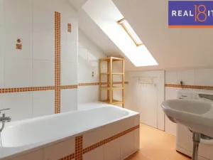 Pronájem bytu 1+1, Praha, Jugoslávských partyzánů, 41 m2