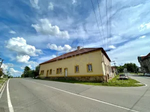 Prodej rodinného domu, Hořany, 452 m2