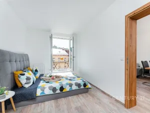 Pronájem bytu 2+kk, Praha, Plzeňská, 52 m2