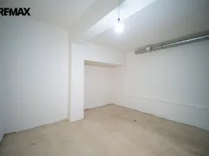 Prodej skladu, Praha - Libeň, náměstí Dr. Václava Holého, 19 m2