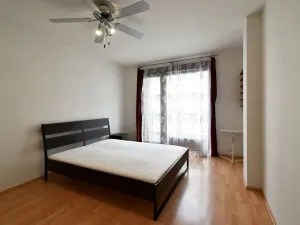 Pronájem bytu 2+kk, Praha - Holešovice, V háji, 55 m2