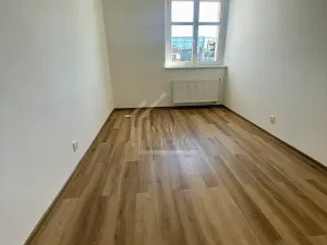 Pronájem bytu 2+kk, Praha - Strašnice, V korytech, 43 m2