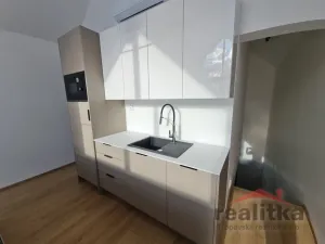 Pronájem bytu 2+kk, Opava, Na Prachovníku, 60 m2