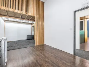 Prodej obchodního prostoru, Praha - Vysočany, Poděbradská, 98 m2