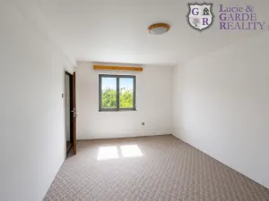 Prodej pozemku pro bydlení, Jesenice, Krtská, 929 m2