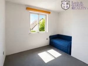 Prodej pozemku pro bydlení, Jesenice, Krtská, 929 m2