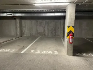 Pronájem garážového stání, Praha - Ruzyně, Huppnerova, 13 m2