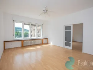 Pronájem bytu 4+1, Praha - Nové Město, Masarykovo nábřeží, 110 m2