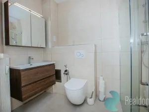 Pronájem bytu 4+1, Praha - Nové Město, Masarykovo nábřeží, 110 m2