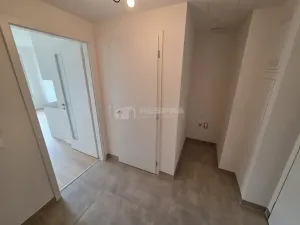 Pronájem bytu 1+kk, Praha - Chodov, Komárkova, 30 m2