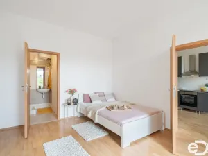 Pronájem bytu 2+kk, Praha, Husinecká, 45 m2