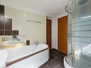 Prodej rodinného domu, Janovice, 300 m2