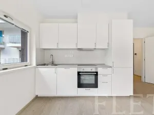 Pronájem bytu 1+kk, Praha - Karlín, Křižíkova, 31 m2