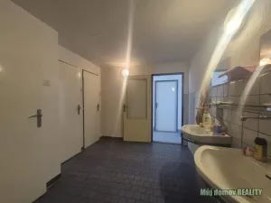 Pronájem výrobních prostor, Světice, V Zahradách, 1100 m2