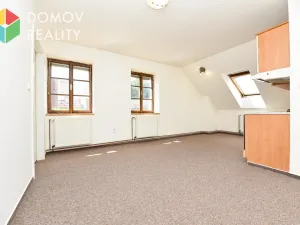 Pronájem bytu 2+kk, Jince, Slavíkova, 39 m2