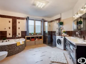 Prodej rodinného domu, Květov, 410 m2