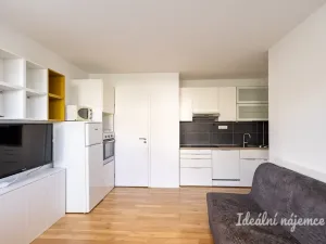 Pronájem bytu 1+1, Praha - Bohnice, Cafourkova, 32 m2