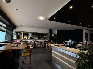 Pronájem restaurace, Pardubice, nábřeží Závodu míru, 100 m2