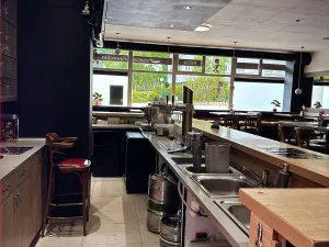 Pronájem restaurace, Pardubice, nábřeží Závodu míru, 100 m2