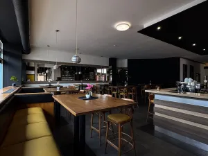 Pronájem restaurace, Pardubice, nábřeží Závodu míru, 100 m2