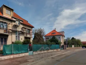 Prodej podílu 1/4 činžovního domu, Praha - Hlubočepy, V násypu, 430 m2
