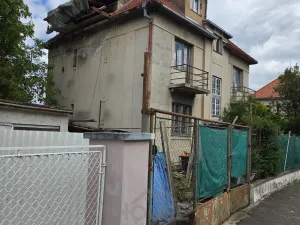 Prodej podílu 1/4 činžovního domu, Praha - Hlubočepy, V násypu, 430 m2
