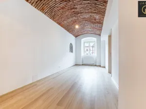 Prodej bytu 2+kk, Jáchymov, náměstí Republiky, 67 m2