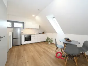 Pronájem kanceláře, Praha - Holyně, Za Knotkem, 79 m2