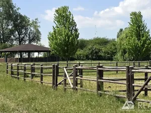 Prodej zemědělského objektu, Úžice, 5128 m2