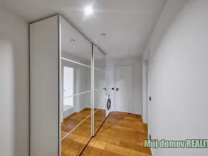 Pronájem apartmánu, Praha - Smíchov, Grafická, 61 m2