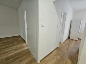 Pronájem bytu 2+1, Praha, Šantrochova, 59 m2
