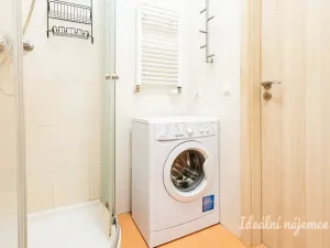 Pronájem bytu 1+kk, Praha, Freyova, 33 m2