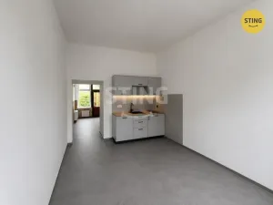 Pronájem obchodního prostoru, Třinec, nám. Míru, 39 m2