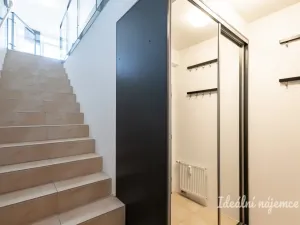 Pronájem bytu 2+kk, Praha - Vysočany, Skloněná, 58 m2