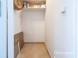 Pronájem bytu 2+kk, Praha - Vysočany, Skloněná, 58 m2