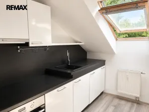 Prodej bytu 2+1, Karlovy Vary - Stará Role, Nerudova, 53 m2