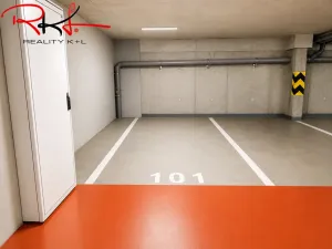 Pronájem garáže, Praha, Stočesova, 14 m2