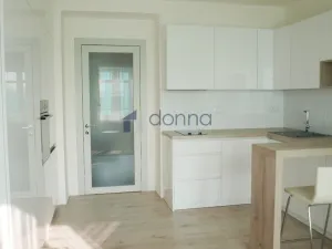 Pronájem bytu 1+kk, Praha, Strančická, 29 m2